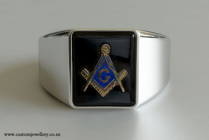 Mens Cushion Shaped Masonic Ring